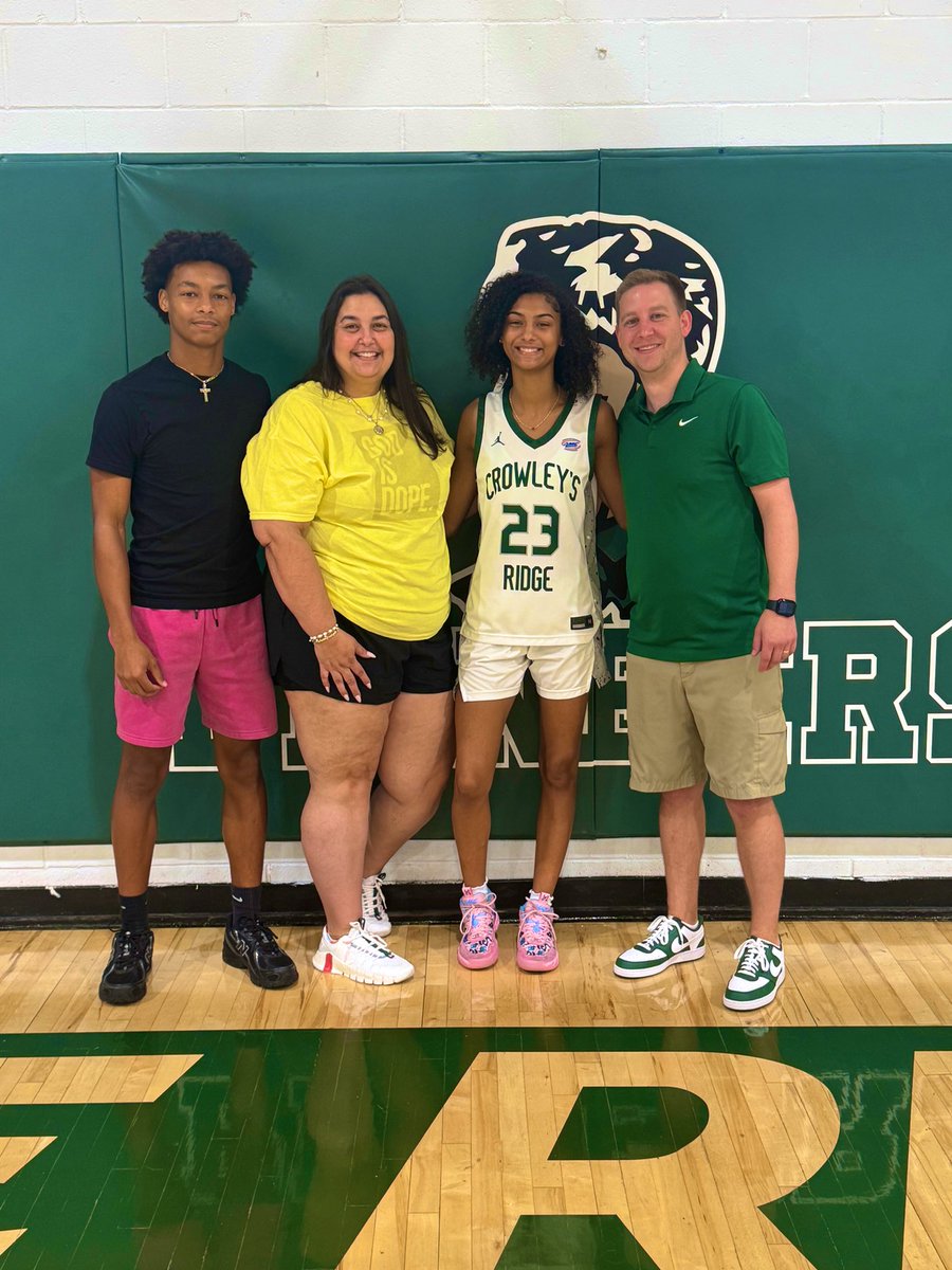 McKennaCooley23 tweet media