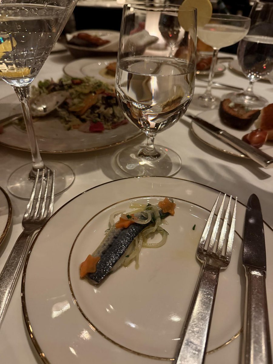 Good food, great company, Saturday night 🍷🍴 #DinnerWithFriends #WeekendMood #FoodLovers