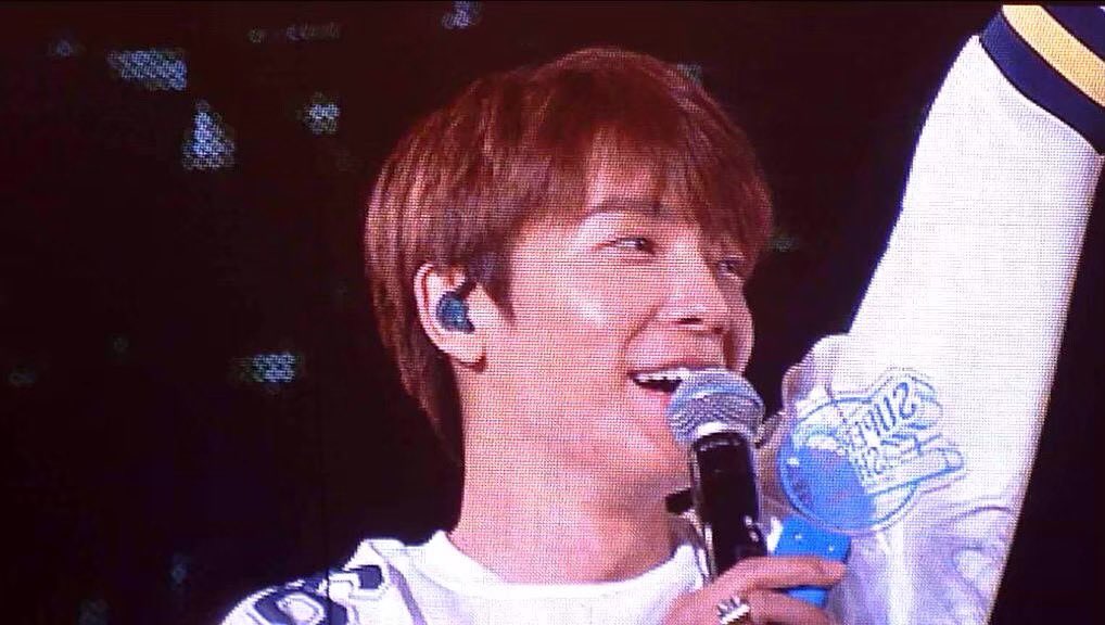 SJ_Hyuknyn's tweet image. 大阪で兵役の話になった時にウネが「来年‼︎」「僕も‼︎」ってこんなにキラキラ笑顔で手を挙げるもんやからこっちは崩れ落ちて泣いた
あの時の声は今でも耳にこびりついてる

#SUPERJUNIOR #SUPERSHOW6 #SS6