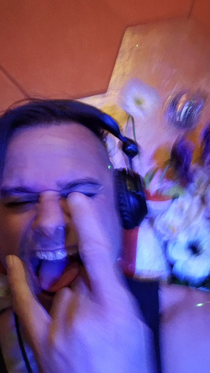 HeavenSkyArt's tweet image. Very special LiveSet 
#batforlashes
#techno
#psytech #darktechno
#psytech #dj #djheavensky #live 
youtube.com/live/9JzUBwr6c…