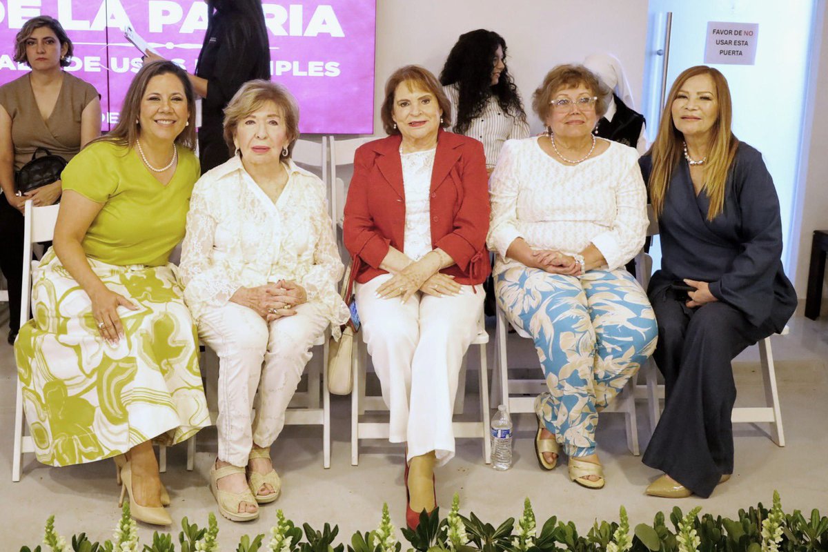 En el marco del Día del Constituyente de nuestro estado,  agradezco la invitación del  Poder Legislativo de Baja California,   al evento de re inauguración de la Sala de Usos Múltiples Mujeres de Baja California, Forjadoras de la Patria, de la cual tengo el honor de formar parte.