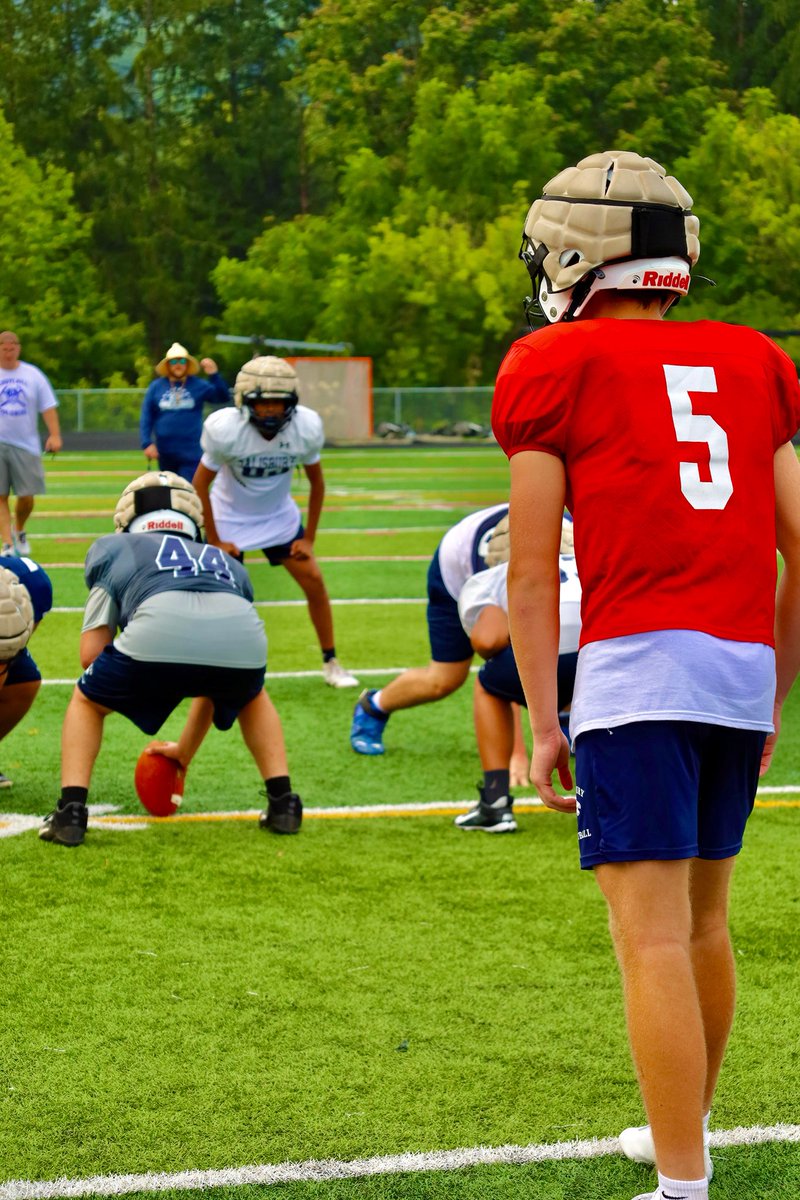 Eli_Rodas_11's tweet photo. Freshman szn I’m coming for you! #breakoutszn #highschool https://t.co/cODQ04BYFD