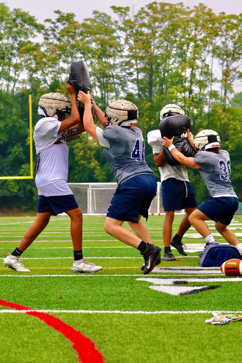Eli_Rodas_11's tweet photo. Freshman szn I’m coming for you! #breakoutszn #highschool https://t.co/cODQ04BYFD