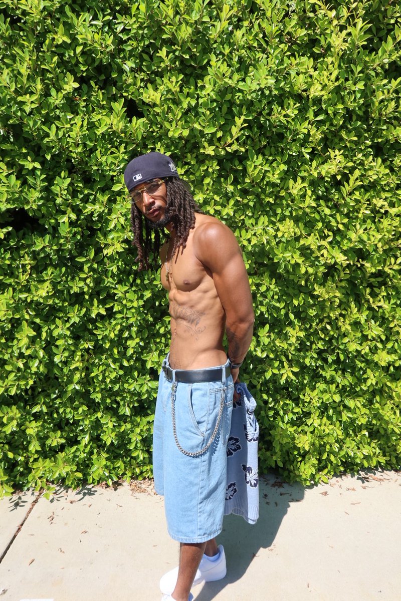 8/16 ! Happy Leo Season ! It’s my turn. A King was born today 🦁🦁🦁
