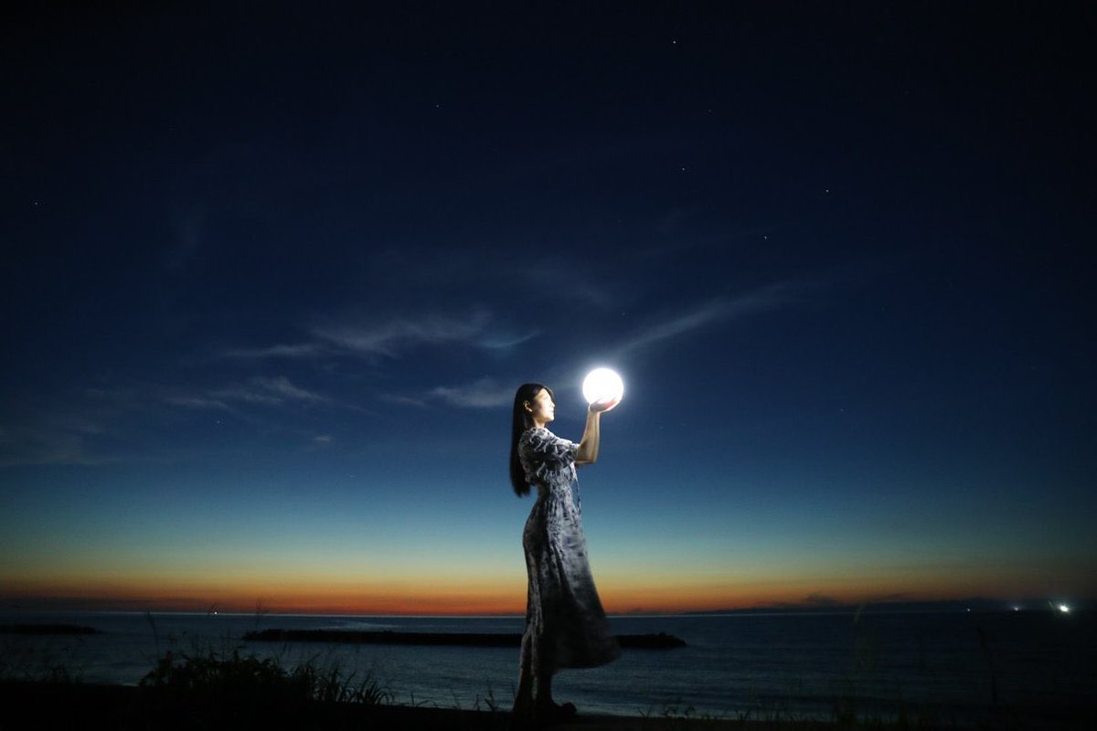 pea___k01's tweet photo. 陽が落ちて星が出てきて幻想的な写真が撮れました✨️✨️

 #ポートレート写真  #ポートレート
 #新潟  #新潟ポートレート https://t.co/5Bb4a2fp4N