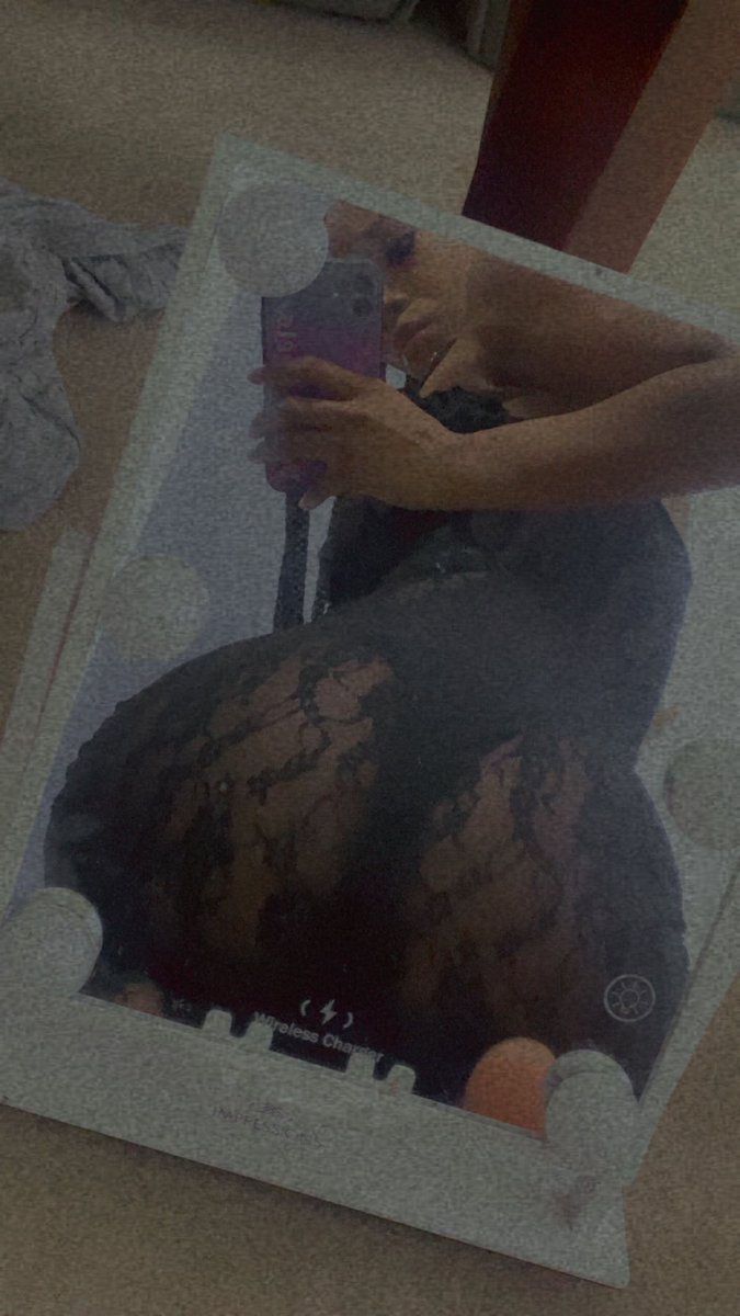 Buttons00000's tweet photo. Need to go out in this dress https://t.co/OJ1vKEOvjG