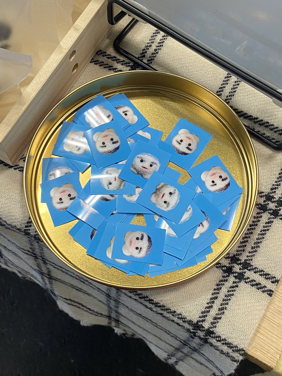 namanure's tweet photo. ふわふわかわふかですが、全て100円になりました！
お品書きには大サイズ200円と書いてありますが、一律100円ですー！お好きな顔をお持ち��りください！

無配も用意しておりますので、お好きなだけどうぞ〜！ https://t.co/sT6HUJLmJu