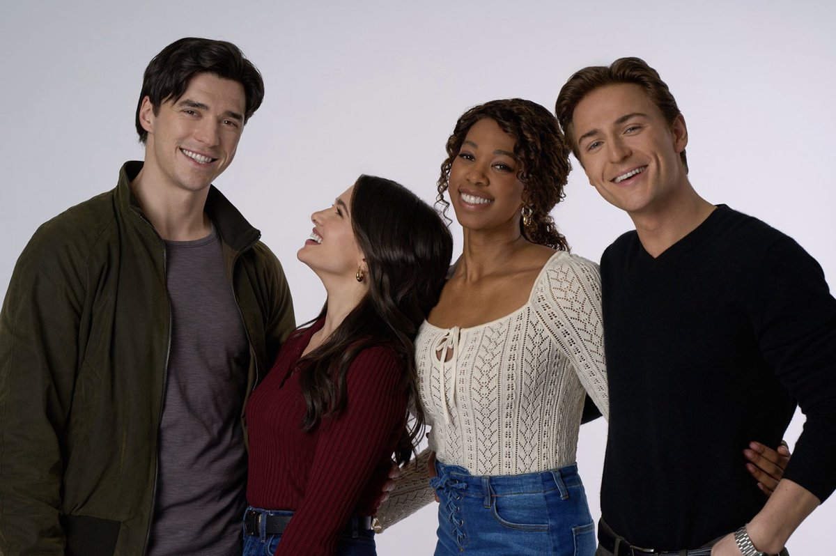 Hallmark Channel tweet media