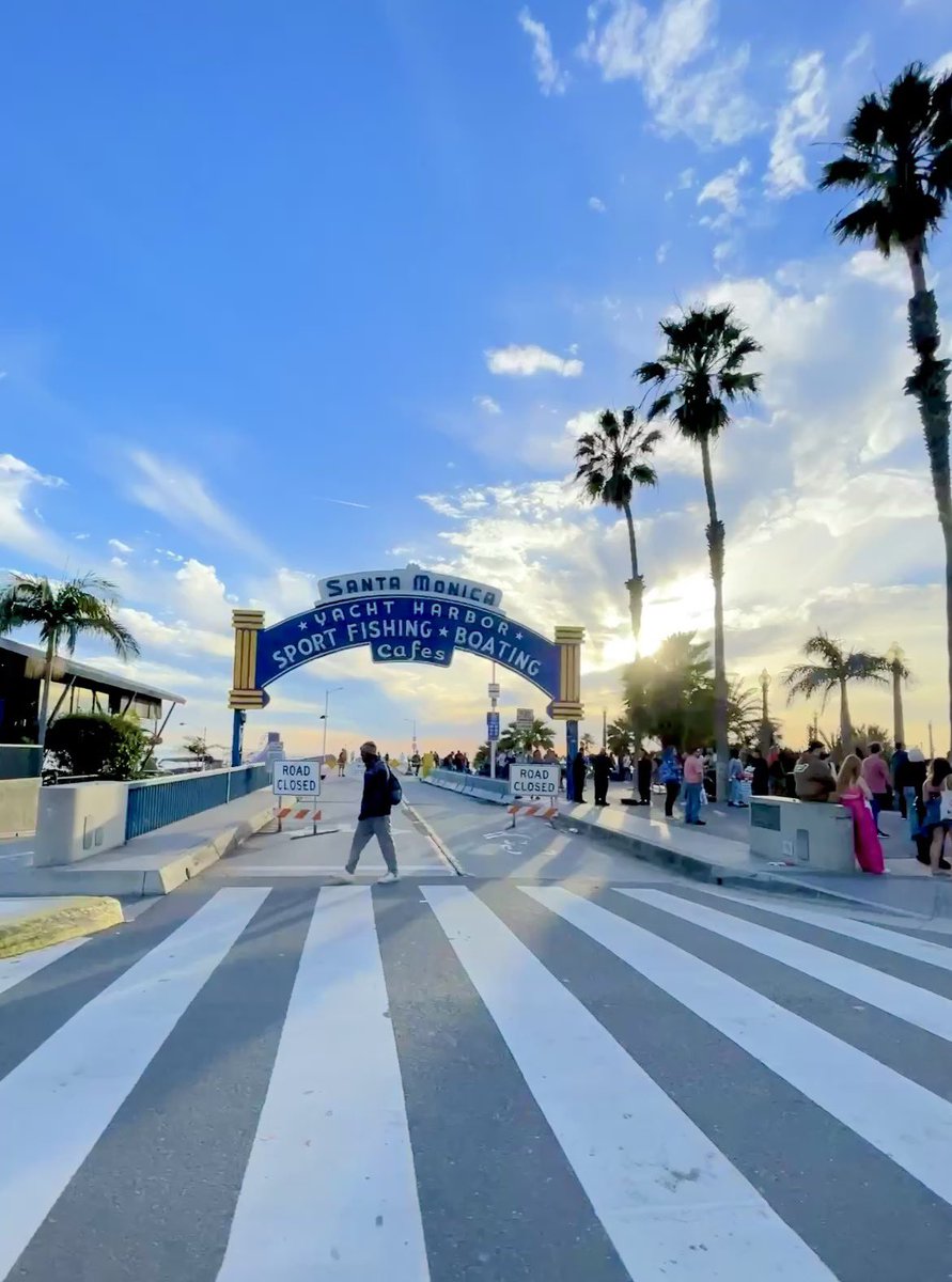 Santa Monica Pier drive by.

🎡🌴🎶 #SeeSantaMonica