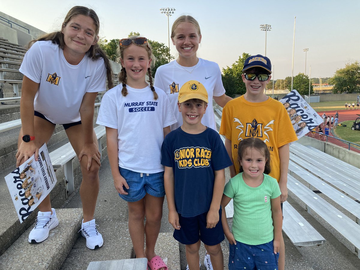 stouney_12's tweet photo. Great to have our @murraystateuniv students back on campus. Enjoyed assisting with move-in with my sidekick, Matthew. Thank you to @RacersSoccer for spending some time with our kiddos tonight! https://t.co/XYZ2h6POsa