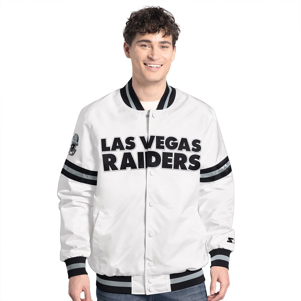 Hybrid_Paisa's tweet image. I like how the Raider Image Stores sell merch with "Oakland" "Los Angeles" &amp;amp; "Las Vegas" like this Starter jacket shown.... now if they have "Oakland" or "Los Angeles" on them, oh you better believe they will sell like Hotcakes
#RaiderImage #RaiderNation