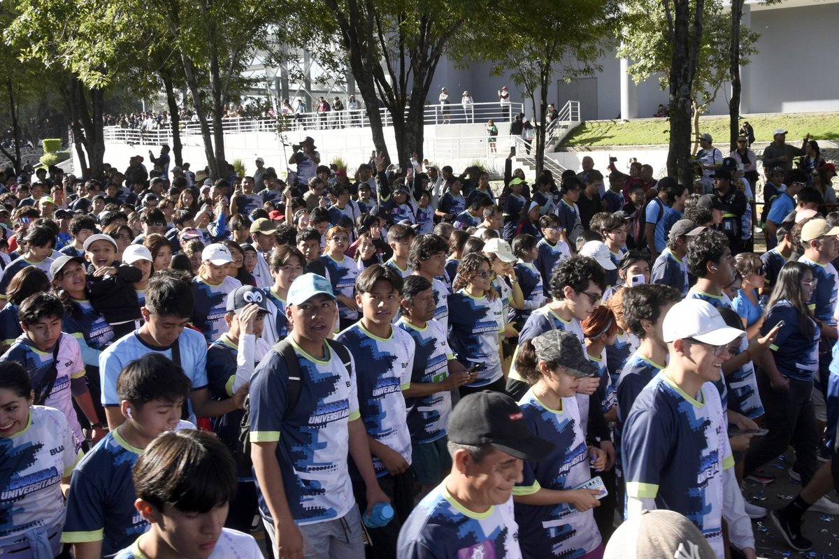 Cerca de 30 mil estudiantes, trabajadores, familiares y amigos se unen a la Carrera Universitaria BUAP 2025.

Se entregaron mil 800 medallas conmemorativas con la letra “P”, para formar la palabra BUAP con las otorgadas en 2022, 2023 y 2024.

ℹ️ Más información aquí: