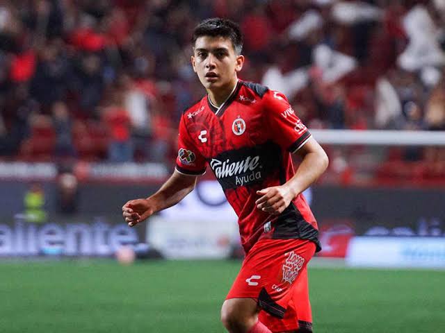 Gol de Gilberto Mora, el país sonríe.