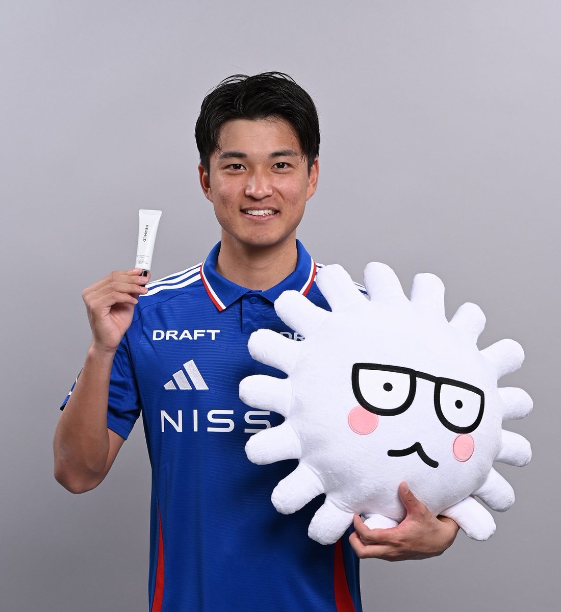 三省製薬 デルメッド (@dermed_jp) on Twitter photo ✨🎂Happy Birthday🎂✨
#山根陸 選手おめでとうございます🎉
🇫🇷お誕生日プレゼント企画🇫🇷
山根選手ご紹介の
ブライトニング スポットクリームを
1名様にプレゼント🎁
8/18まで
①<a href="/dermed_jp/">三省製薬 デルメッド</a>をフォロー
②この投稿をRP(引用可)
#fmarinos #happybirthday #堅守美攻 #デルメッド ✨🎂Happy Birthday🎂✨
#山根陸 選手おめでとうございます🎉
🇫🇷お誕生日プレゼント企画🇫🇷
山根選手ご紹介の
ブライトニング スポットクリームを
1名様にプレゼント🎁
8/18まで
①<a href="/dermed_jp/">三省製薬 デルメッド</a>をフォロー
②この投稿をRP(引用可)
#fmarinos #happybirthday #堅守美攻 #デルメッド