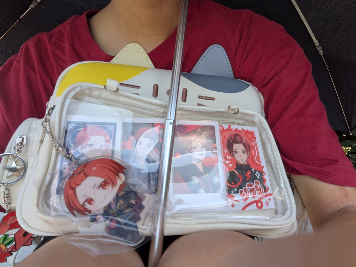 物販列の階段下から2番目にいます!