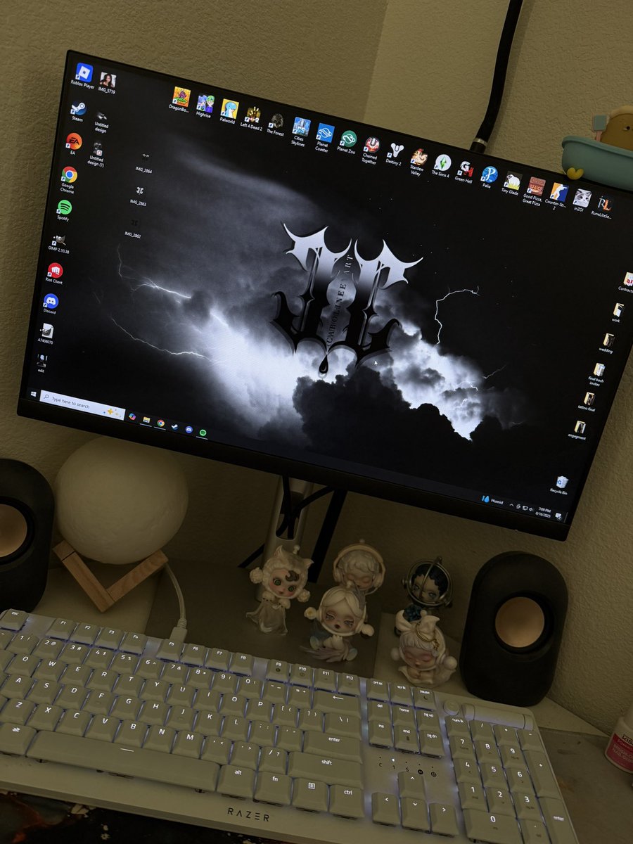 CarolineeyCC's tweet photo. Putting my logo everywhere so I can visualize and manifest 🤣 https://t.co/w2dSugf5XH