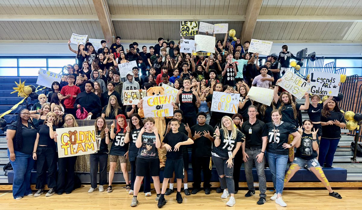 MrsPate8's tweet photo. Part of something GOLDEN with this amazing group. #BeLEGENDARY 💛🖤🐻🏆 https://t.co/fS7h4AZ5Ig