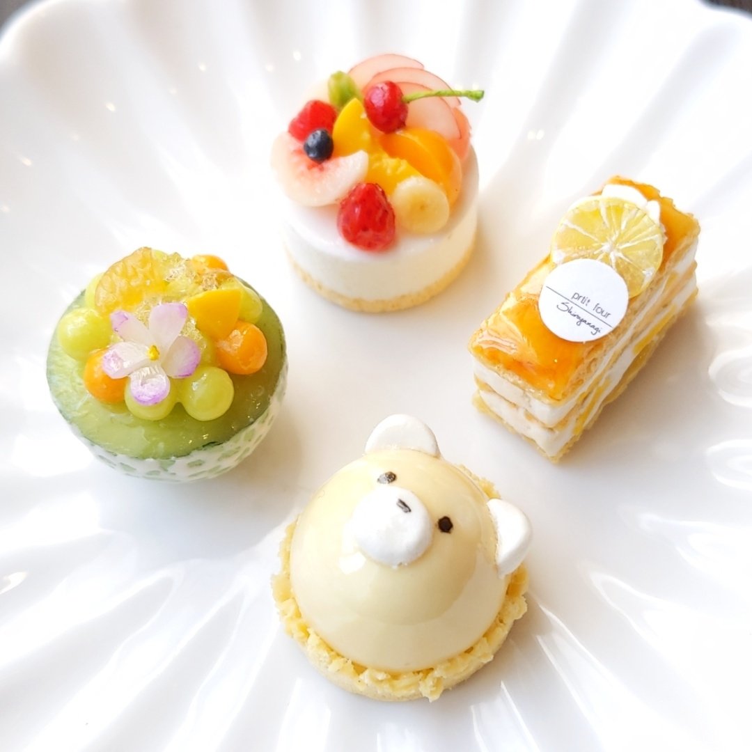 shiro_tetu_'s tweet image. 【お知らせ】
8月17日（日）21時より、新作の販売を行います。
この度の新作は4つのプチフールマグネットを2セットご用意しました☺️
本日限定のクーポンも出ているようなので、ぜひギャラリーを覗いてみてくださいね🍀
よろしくお願いいたします。

#minne 
minne.com/@shiroyanagi