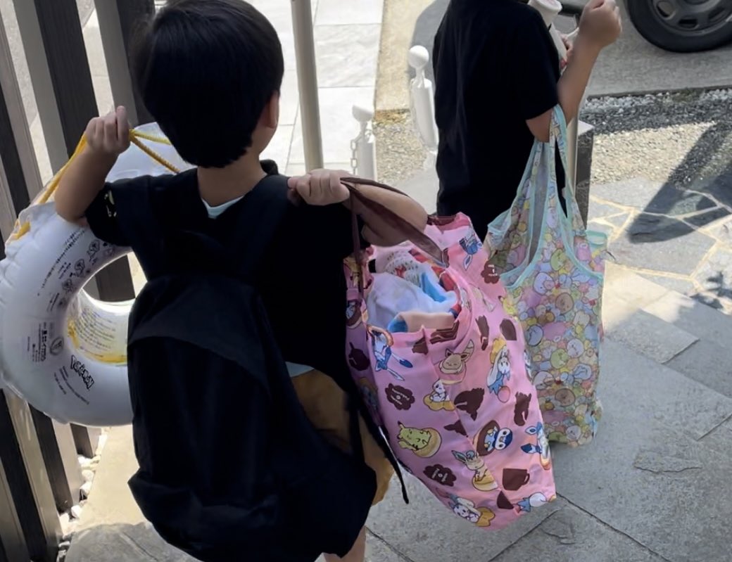 ストレスからかむちゃくちゃ体を動かしたい気分でプールに行くことした！！！
いっぱい泳ぐぞ🏊

焼肉にも行ってやろうかな☺️
だいたい大昌園だけどおすすめの焼肉屋さんあったら知りたいです！
