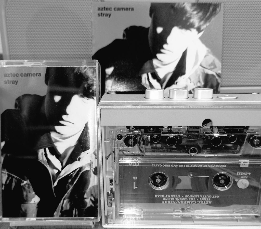 Jcatcatcom's tweet photo. #NowPlaying️
Aztec Camera / Stray (1990)

再生始めにチリチリいうようになりました。でも音の狂いはないからまだまだ聴ける！
それこそカセットテープがすり切れるまで(言ってみたかった笑)聴き倒したいと思います！
I love “Stray” by Aztec Camera！ 
#FIIO #CP13
#cassette #cassettetape https://t.co/hE29pBSaLx