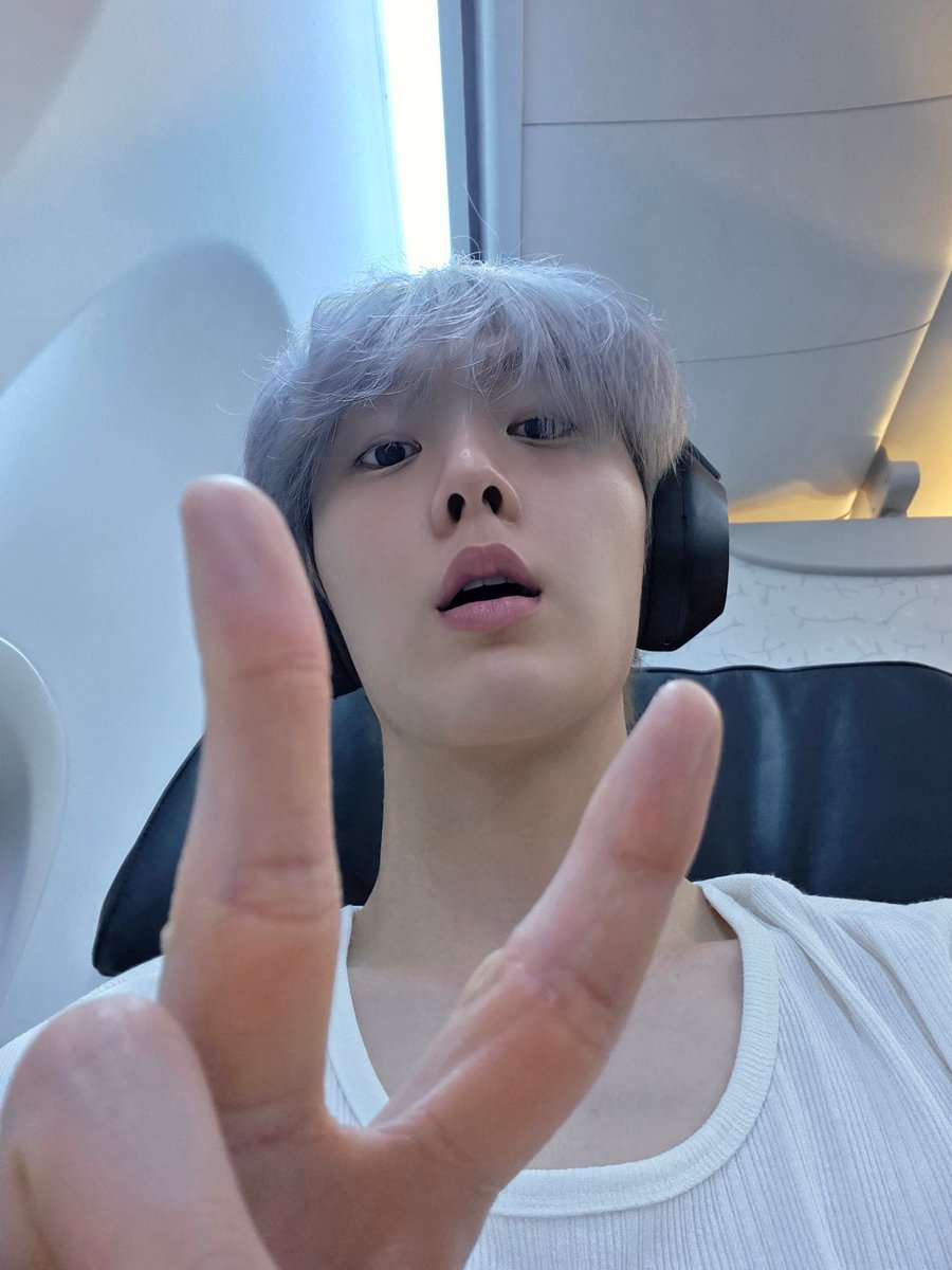 offclASTRO's tweet image. 다녀오겠습니다✈️🫡