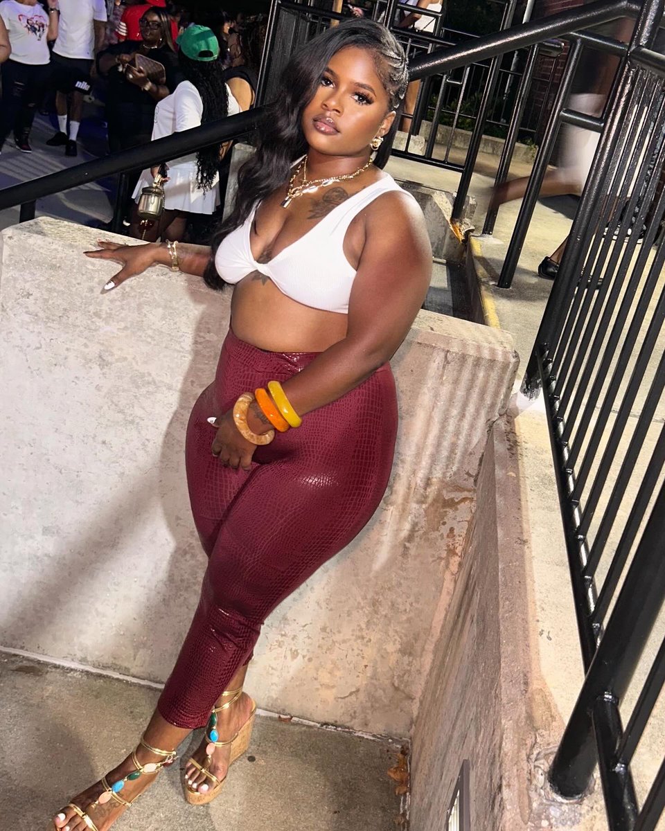 _EmaniMilan's tweet image. Walking around looking like a compliment 😅