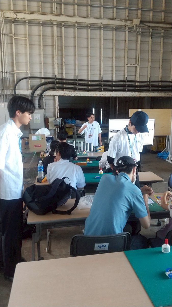 Nurop_rocket's tweet image. 8/16にのしろ銀河フェスティバルで「再使用ロケット実験機モデルロケットを打ち上げよう」を開催しました🚀

合計45回打ち上げを行い、予想以上にご参加いただきました。

私たちが作成したRV-Xの機体に名前を書いて、能代ロケット実験場に寄贈しました✨ 
#のしろ銀河フェスティバル