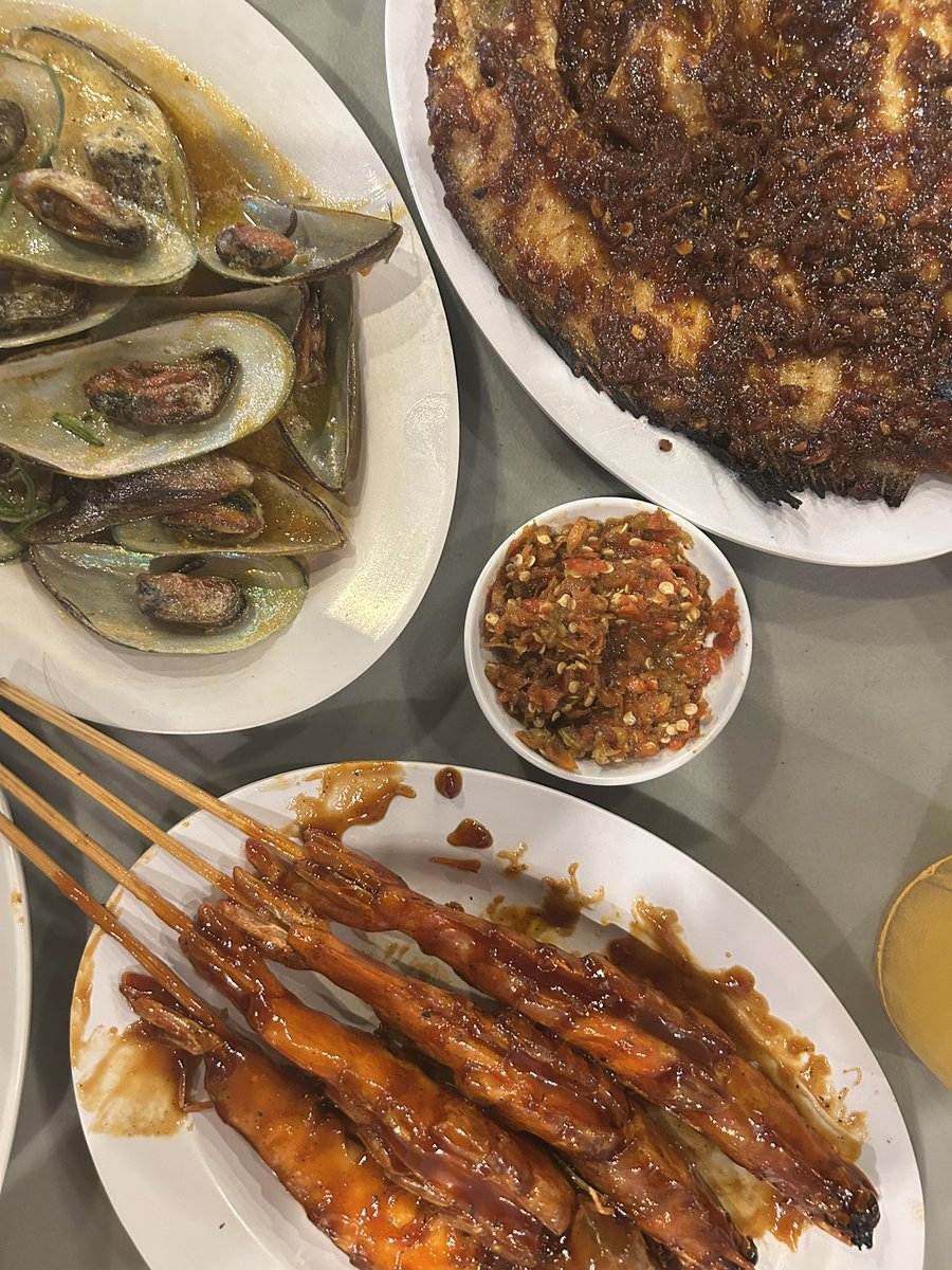 deyeanee's tweet photo. zona seafood on repeat krn lgi pgn sambelnya😭👍 https://t.co/j14UvL6QCd