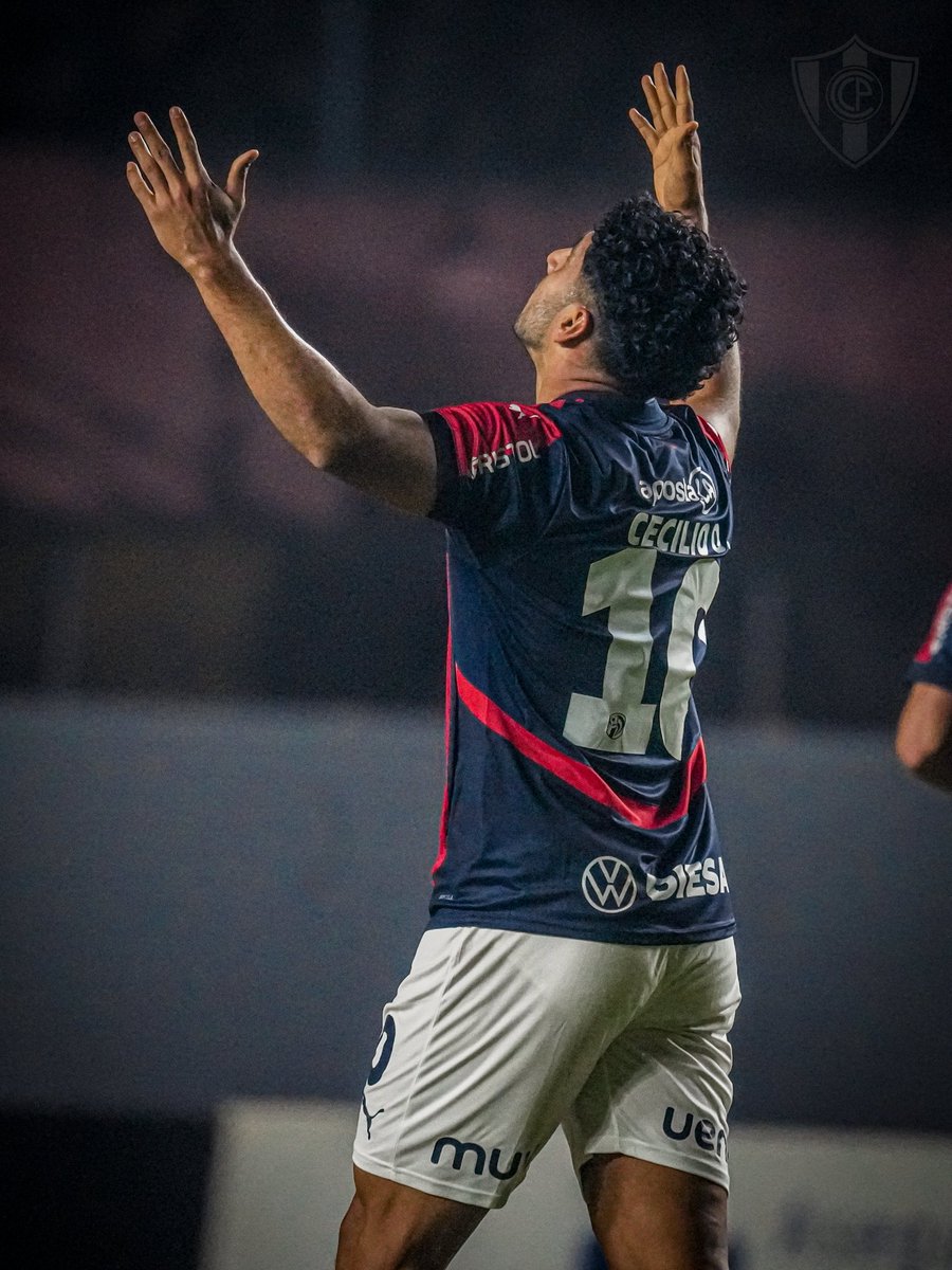 ArchivosCCP's tweet photo. A pesar de las críticas y sus particularidades (de las que formo parte), Cecilio logró hoy su gol número 55 con #CerroPorteño, quedando a solo 3 goles de entrar al top 10 de máximos goleadores del club. https://t.co/18LEkKoDH3