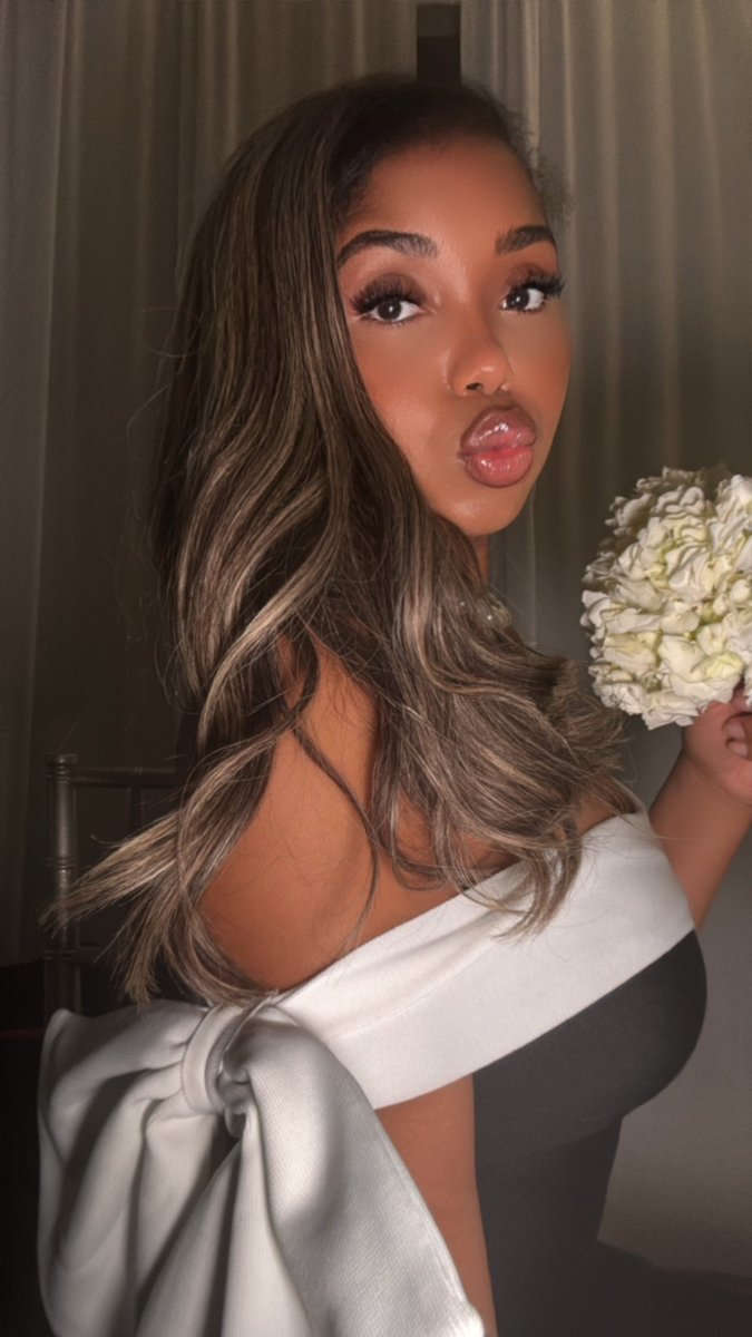 THE HAUSWIFE ™ 𝓜𝒾𝓈𝓈 𝒹’Amore (@miss_damore) on Twitter photo 