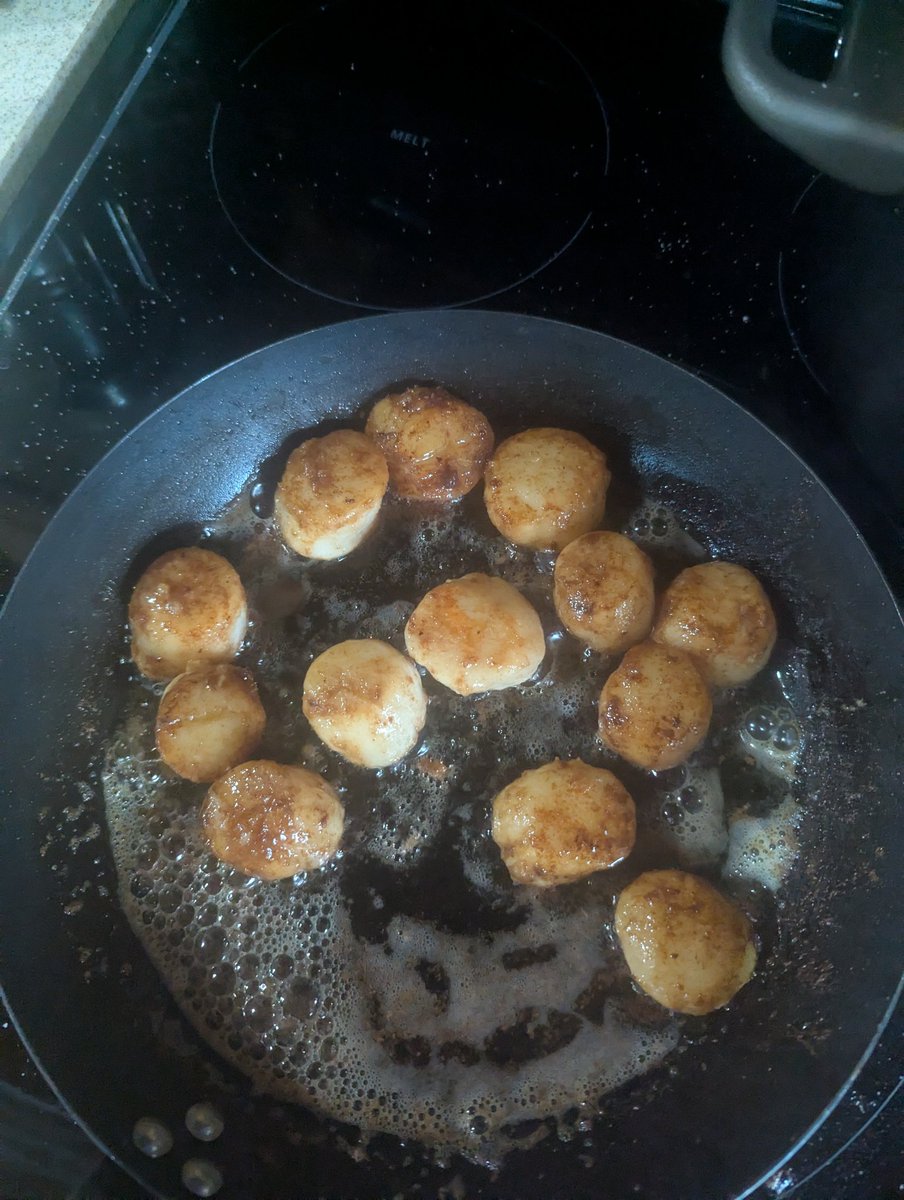 Seared scallops this evening. Then made the best pan sauce I've ever made. #TwitterSupperClub