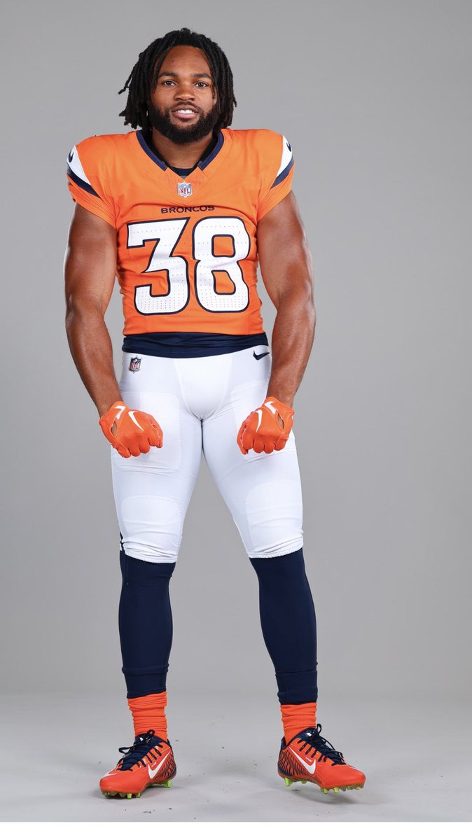 I know it’s preseason but………my goodness <a href="/Broncos/">Denver Broncos</a> <a href="/ysufootball/">Youngstown State Football</a>