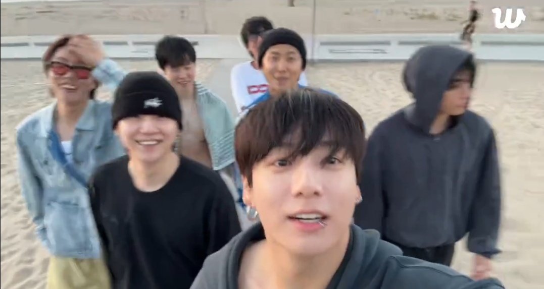 OT7 LIVEEE AT THE BEACH WE GOT THE BEACH EPISODE !!!  #BTS