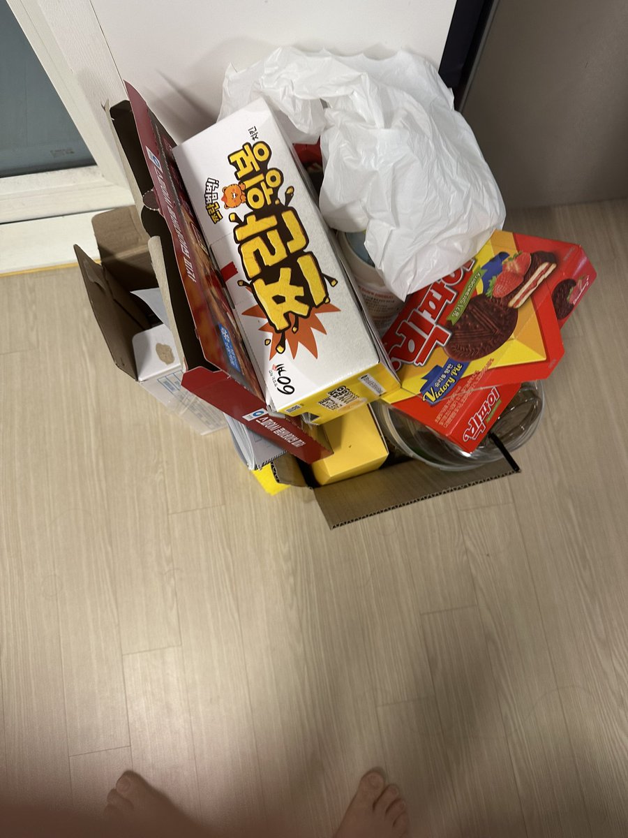 와이프 임신하면 분리수거는 무조건 남편이 하는건가요? 
쓰레기에 음쓰에 분리수거는 좀 선 넘는거 아닌가 생각이 들지만 그래도 꾹 참고 버립니다.