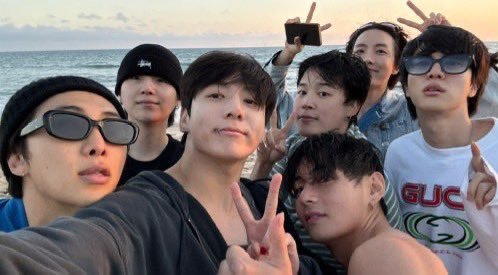 ➥ Tradução em tempo real da live do #BTS OT7 no weverse