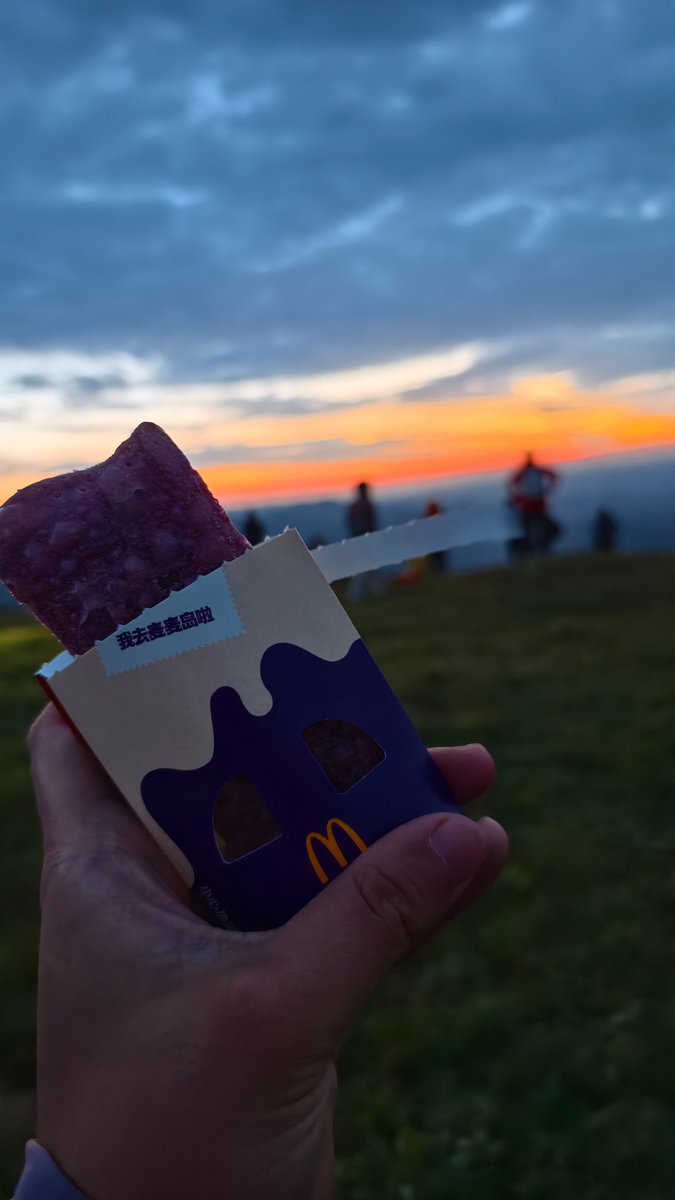 uling1994's tweet image. 不做爱的时候就去爬山