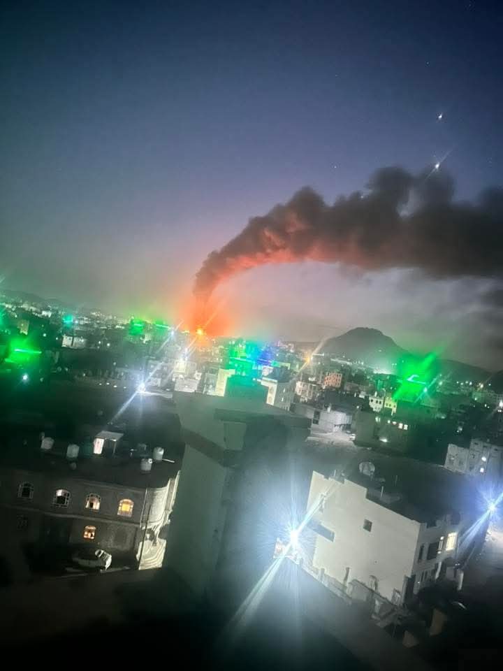 #صنعاء رغم القصف شامخة 
..... وضوؤها النبوي لن يحجب