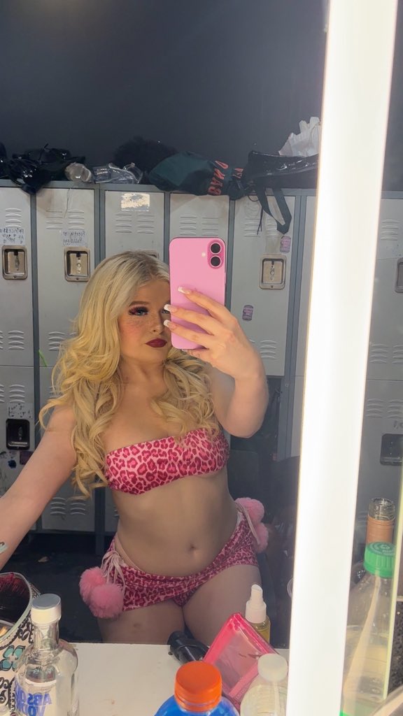 sunny 🌟👅 tweet media