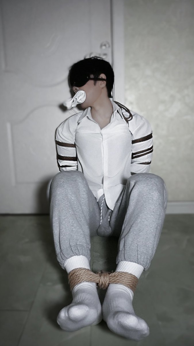 爱吃袜子的男孩子