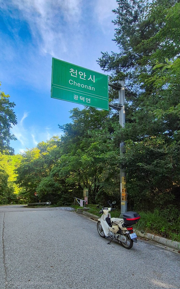 At the top of my favorite mountain pass bear my home. A nice 100 km ride this morning brought me here.