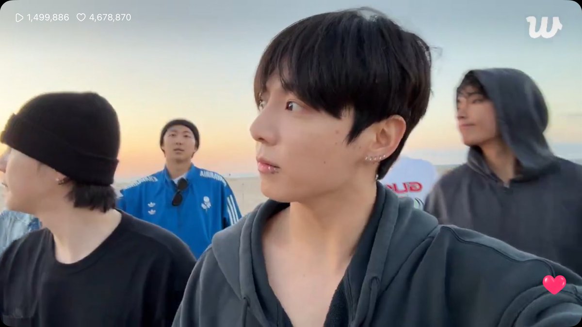 imei ⁷(⊃｡•́‿•̀｡)⊃ is seeing bts! tweet media