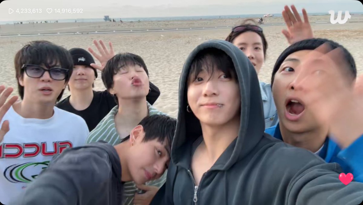 imei ⁷(⊃｡•́‿•̀｡)⊃ is seeing bts! tweet media