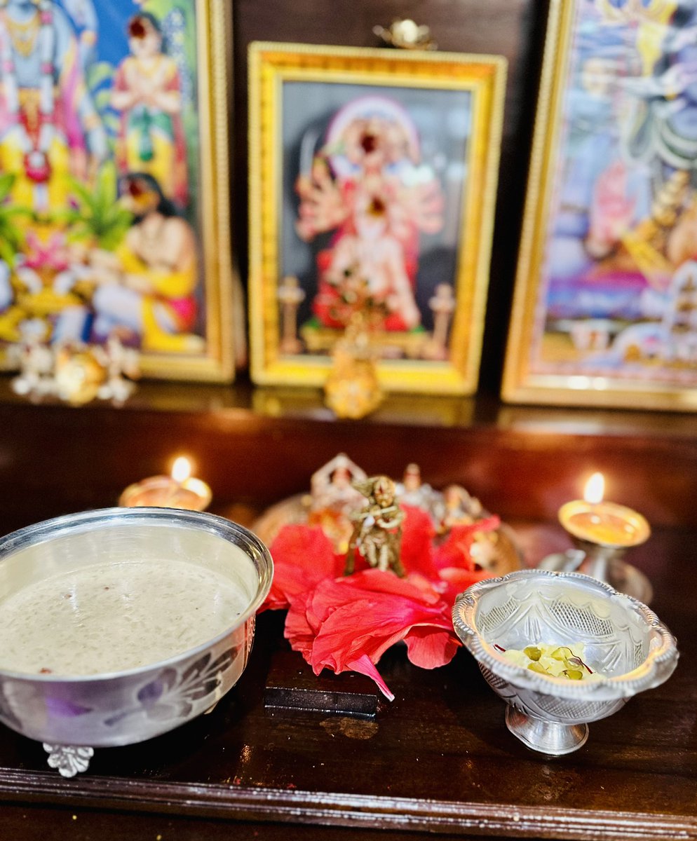 కృష్ణాయ వాసుదేవాయ హరయే పరమాత్మనే 

#HappyJanmashtami