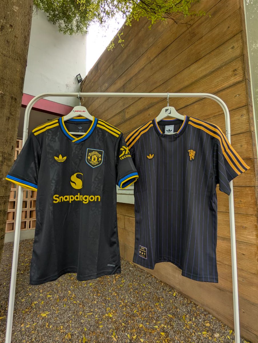 murcedotcom's tweet image. Jelang matchday sikat dulu yuk, MUFC Third 1300/MU Terrace Icon 1200 ready stock gasss🛒 @Jerseyforum @fajarrusalem 

api.whatsapp.com/send/?phone=62…