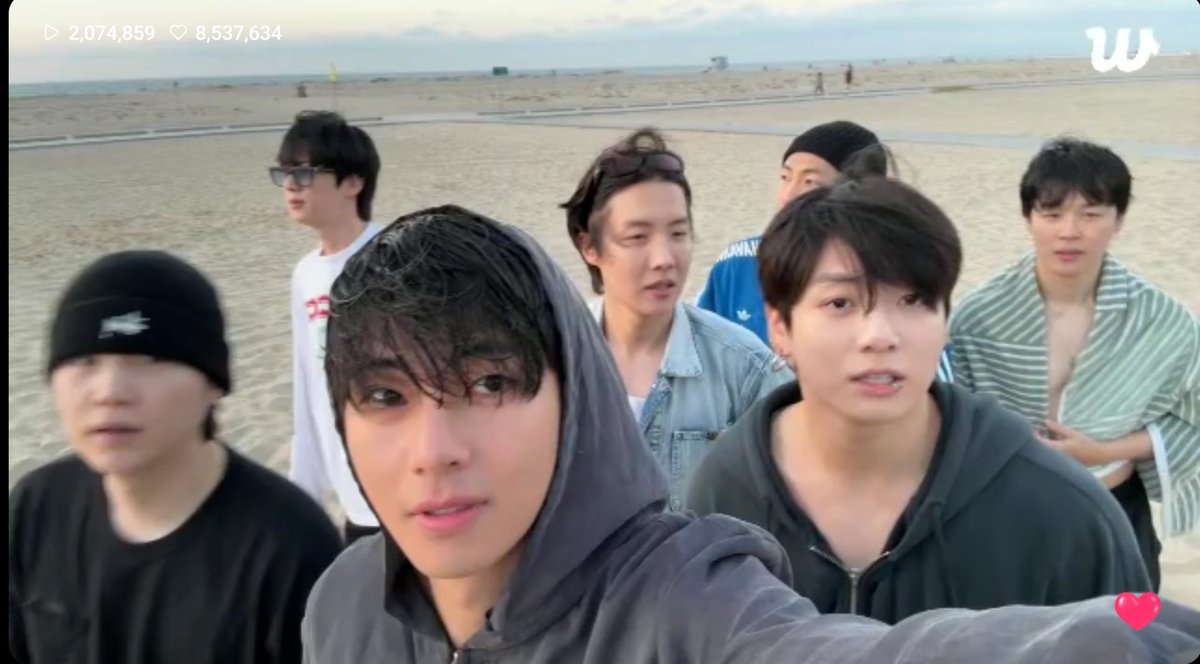 JakkiBTSArmy's tweet image. My world is right 
#BTSisSEVEN #btsis7 @BTS_twt