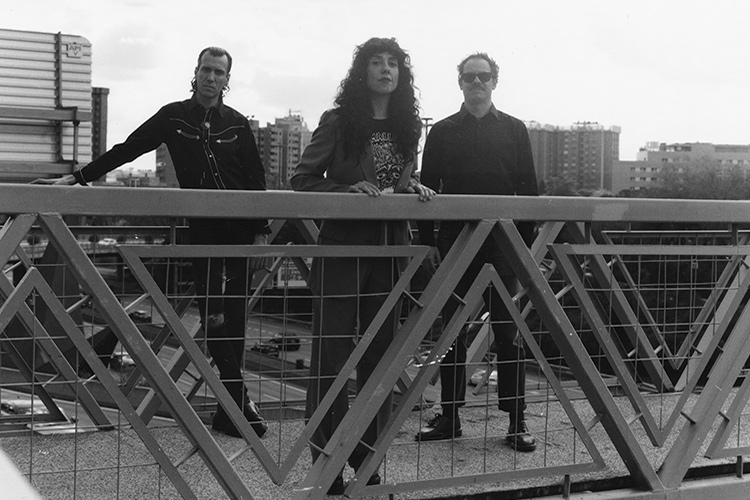 Rata Negra anuncia su gira más ambiciosa y prepara el lanzamiento de su nuevo disco “Hawai” radiofenix.cl/282/rata-negra…