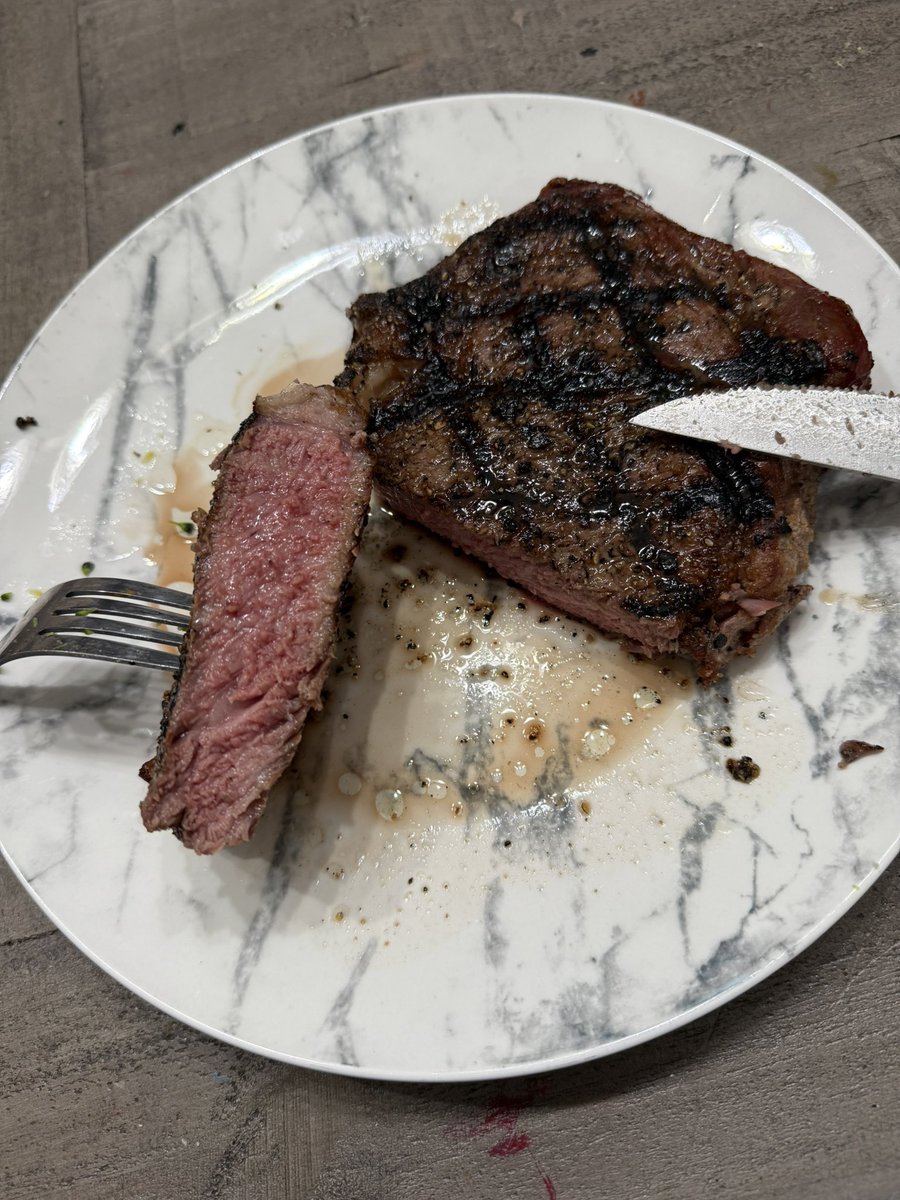 cbrown_'s tweet photo. #steak #stogies #ribeye #lebijou1922 #cigar #cigarlife #CigarAficionado #cigarlounge #acigarexperience #botl #cigarkiss #cigarlifestyle #cigars #redmeat https://t.co/dmkTN5Oxbe