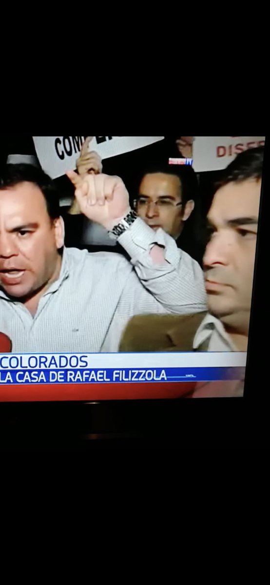 El organizador del escrache papelón frente a nuestra casa, atracador de obra de teatro, ñembo historiador, académico ndaje, según los idiotas, conspiranoico y “mago” con dinero público. Ninguna sorpresa. #HoRRorColorado