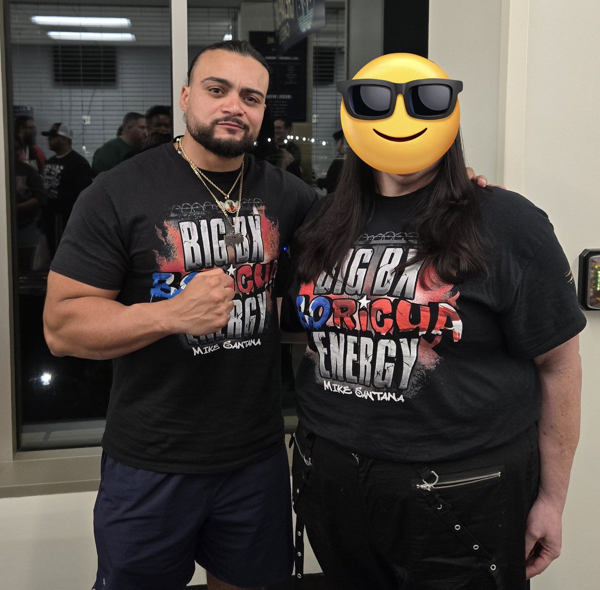 AmzAerSao's tweet image. I met @Santana_Proud and as promised told him he&apos;s ultra badass! Can&apos;t wait for you to bring back the world title to TNA!! #SpinTheBlock #BadassBoricua