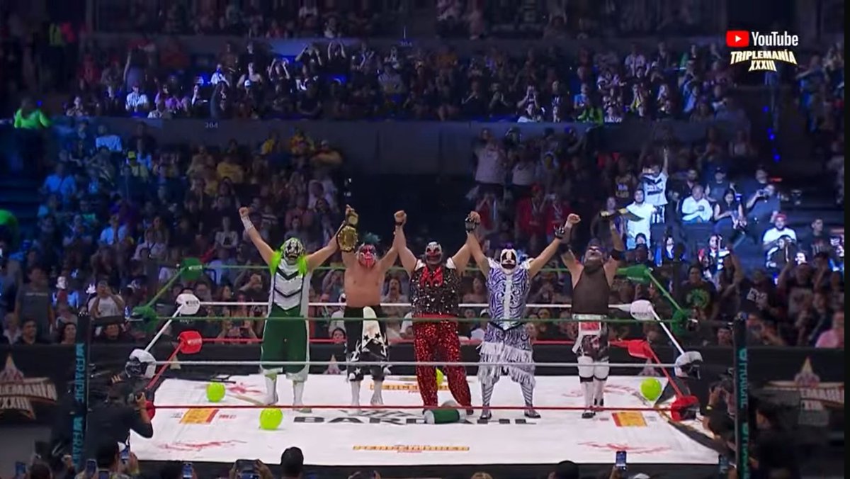 fdnewsok's tweet image. Los pdycho circus festejando la victoria de Psycho Clown y Pagano que son nuevos campeones en pareja AAA.

#Triplemania33